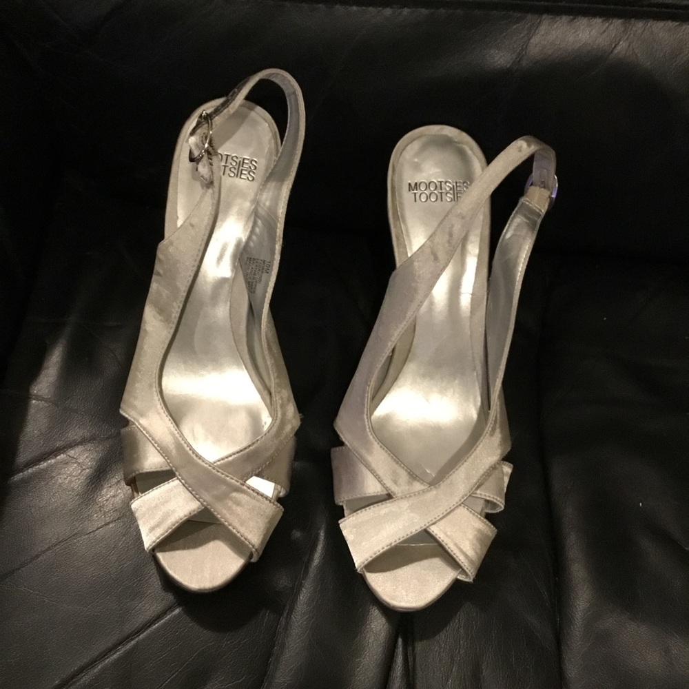 Women’s size 10 silver dressy sling back shoes with open toe
